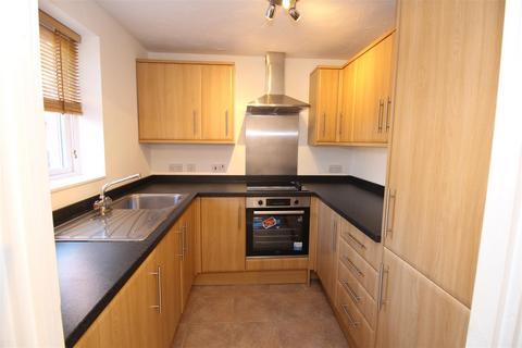 2 bedroom flat to rent, Redoubt Close, Hitchin SG4