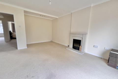 2 bedroom ground floor flat for sale, Collington Avenue, Bexhill-On-Sea TN39