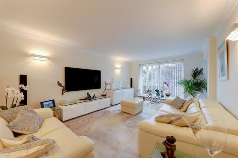 2 bedroom flat for sale, Grand Avenue, Worthing BN11