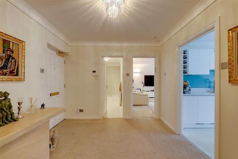 2 bedroom flat for sale, Grand Avenue, Worthing BN11