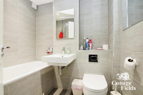 2 bedroom flat for sale, Gladbeck Way, Enfield - Ground Floor Modern Apartment