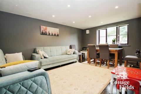 Gladbeck Way, Enfield, EN2