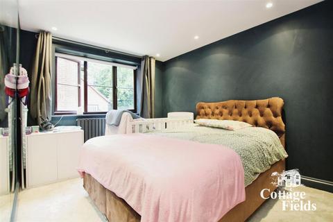 undefined, Gladbeck Way, Enfield, EN2