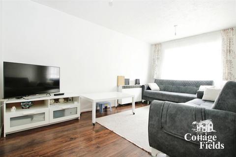 1 bedroom flat for sale, Keats Close, Enfield, EN3 - Spacious Ground Floor Apartment