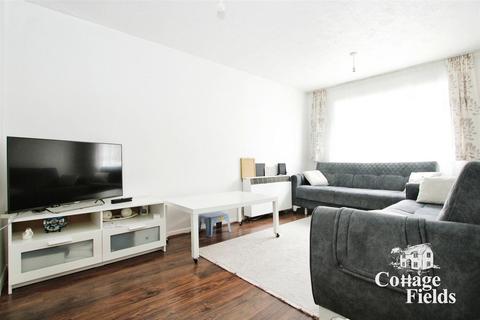 1 bedroom flat for sale, Keats Close, Enfield, EN3 - Spacious Ground Floor Apartment