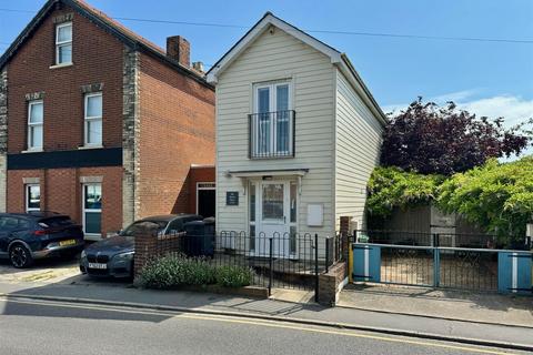 The Quirky House, 62b Station Road, Burnham-on-crouch, CM0 8HF
