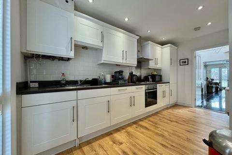 The Quirky House, 62b Station Road, Burnham-on-crouch, CM0 8HF