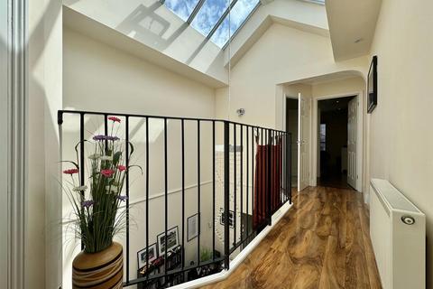 The Quirky House, 62b Station Road, Burnham-on-crouch, CM0 8HF