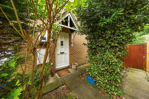 1 bedroom end of terrace house for sale, Oak Path, Bushey WD23