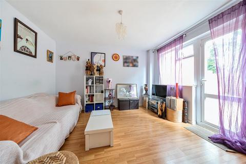 1 bedroom end of terrace house for sale, Oak Path, Bushey WD23