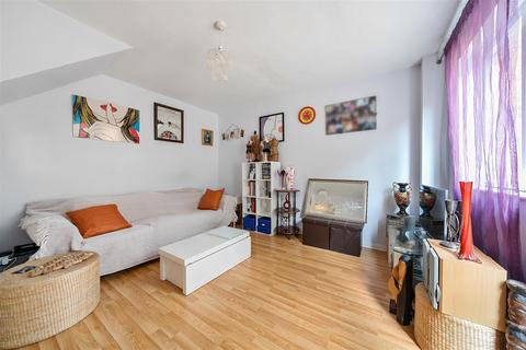 1 bedroom end of terrace house for sale, Oak Path, Bushey WD23