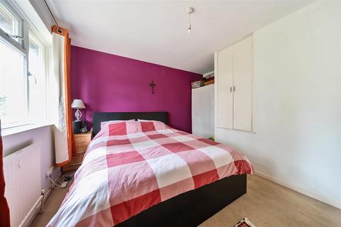 5 Oak Path, Bushey, WD23 4UJ