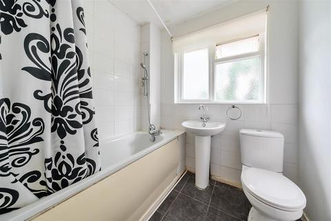 5 Oak Path, Bushey, WD23 4UJ