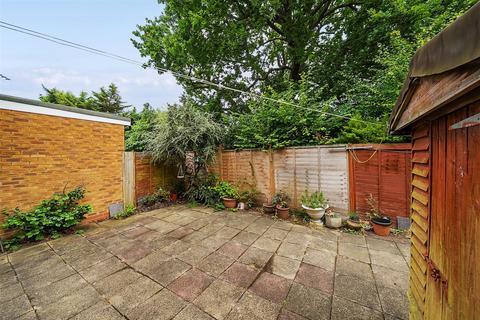 5 Oak Path, Bushey, WD23 4UJ
