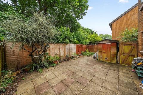 5 Oak Path, Bushey, WD23 4UJ