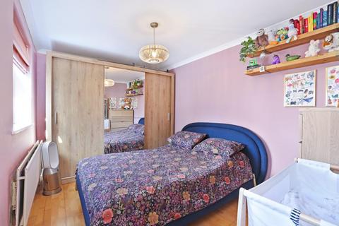 1 bedroom flat for sale, Southampton Way, London, SE5