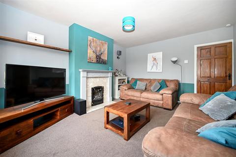 3 bedroom end of terrace house for sale, Newlands Rise, Yeadon, Leeds