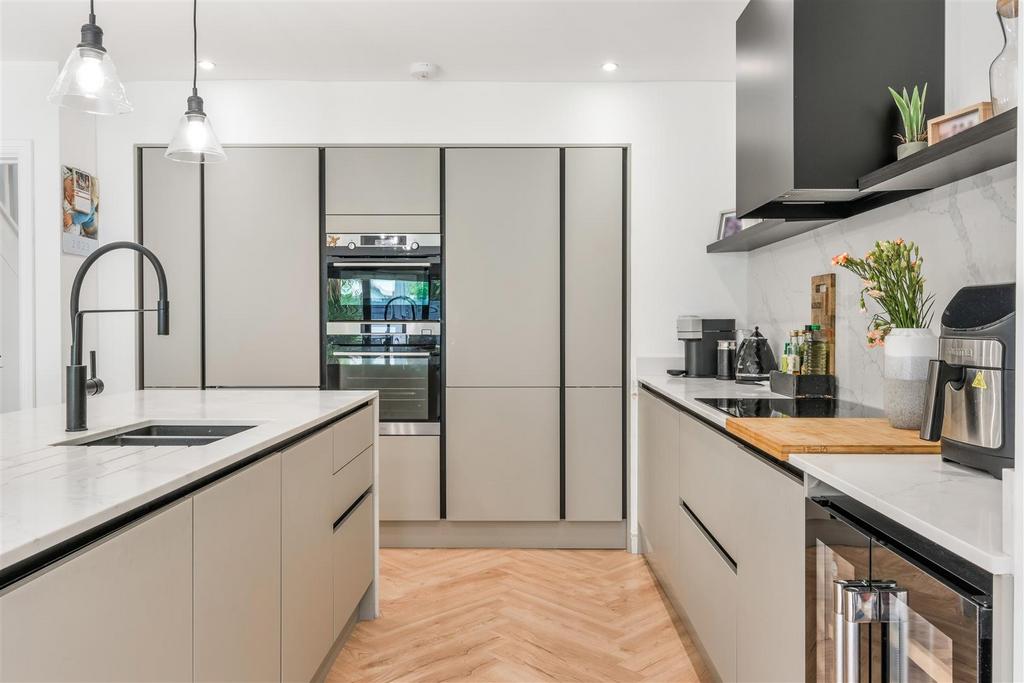 NORTHFIELD CRESCENT, 16 (20 FROM 35)-25.jpg