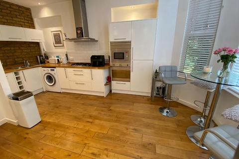 3 bedroom flat for sale, Central Road, West Didsbury