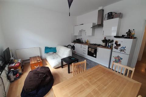 3 bedroom flat to rent, North End Road, Fulham