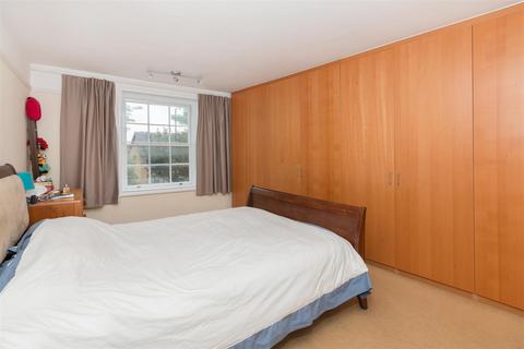2 bedroom flat to rent, Upper Richmond Road, Putney
