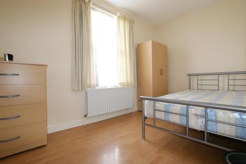 2 bedroom flat to rent, North End Road, Fulham