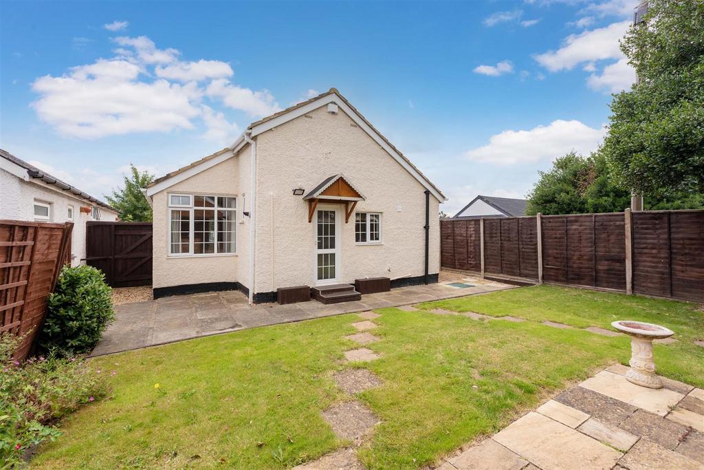 70 Royston Way-6.jpg