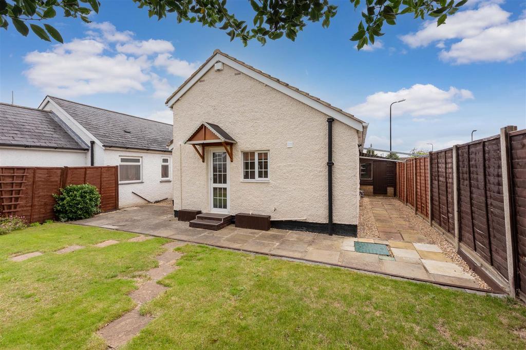 70 Royston Way-5.jpg