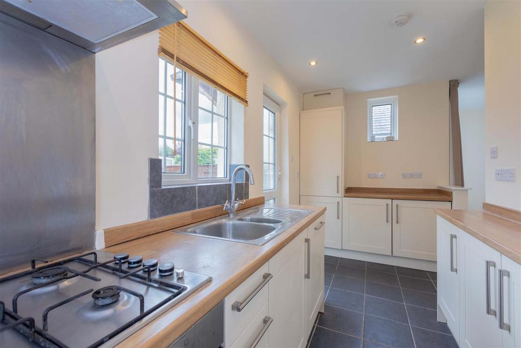 70 Royston Way-8.jpg