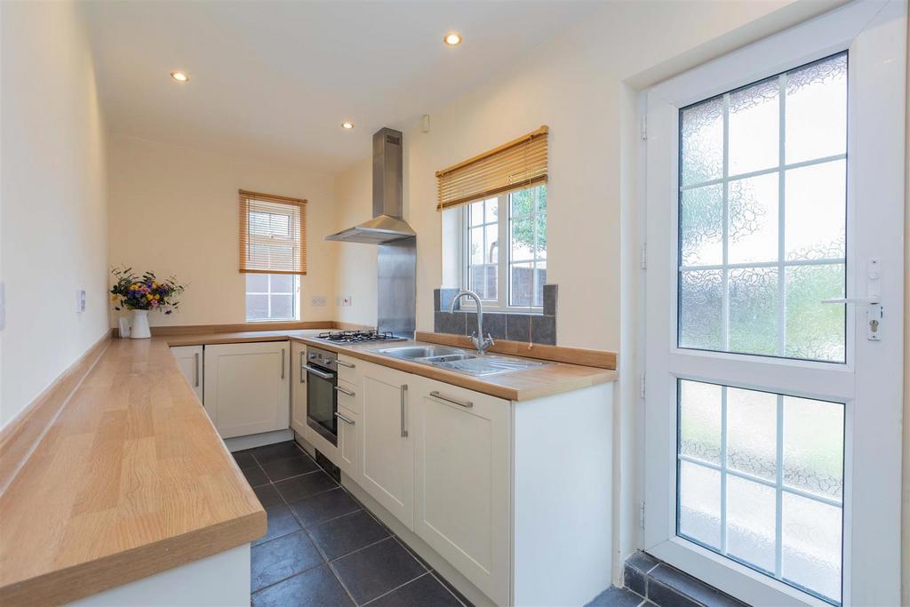 70 Royston Way-7.jpg