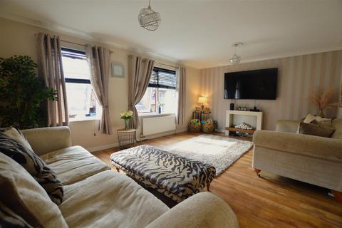 2 bedroom maisonette for sale, Langtons Meadow, Slough