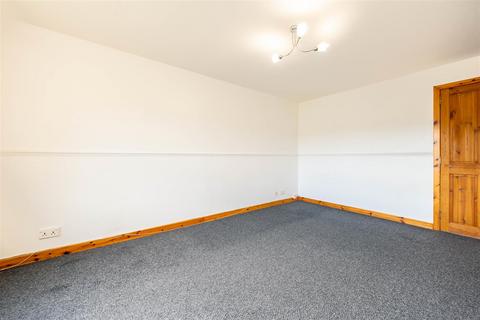 2 bedroom flat for sale, Lingay Court, Perth