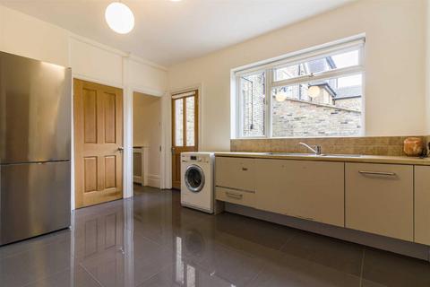 2 bedroom flat for sale, Chelmsford Road, South Woodford