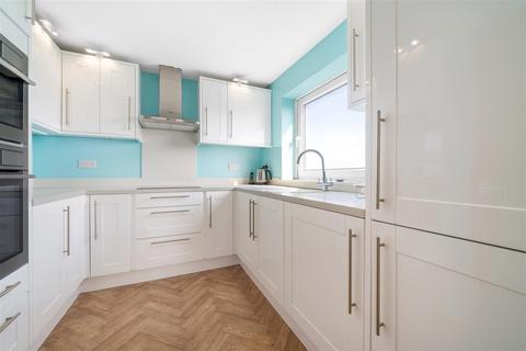 1 bedroom flat for sale, Avenue Road, London