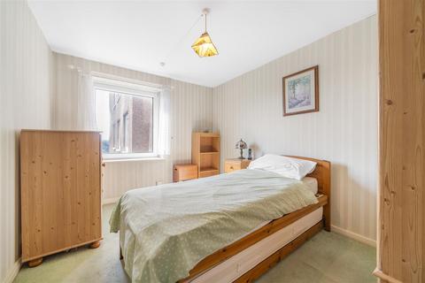 1 bedroom flat for sale, Avenue Road, London