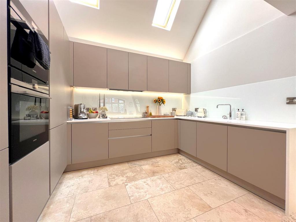 Kitchen 1.jpg