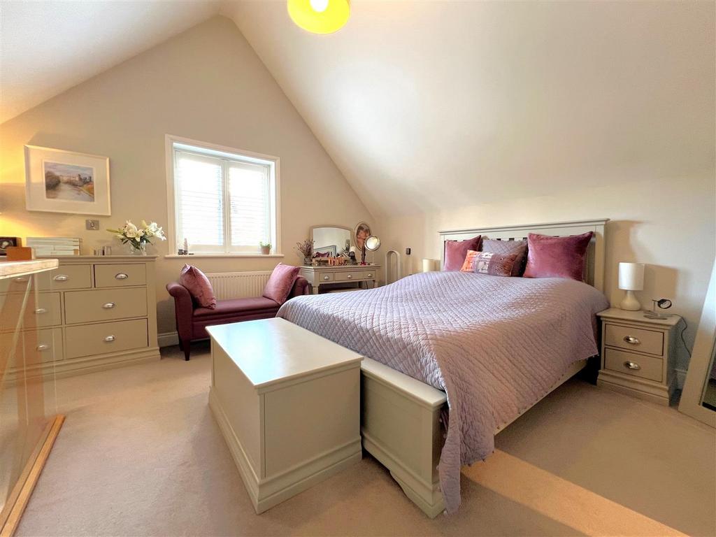 Bed 1.jpg