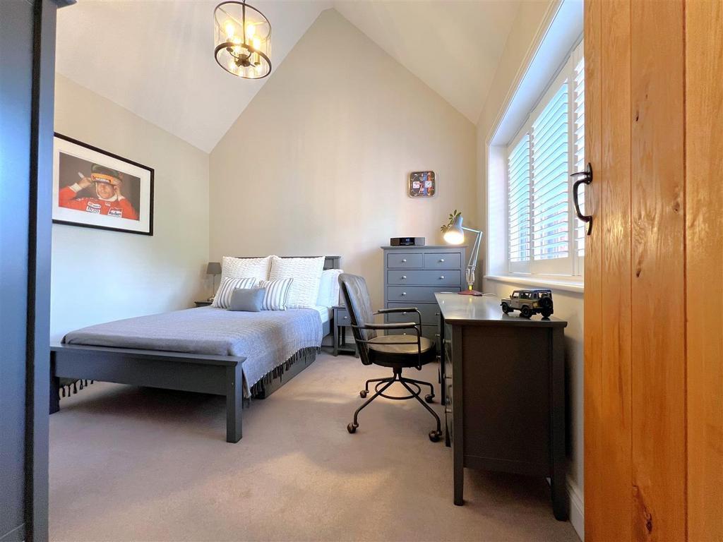 Bed 2.jpg