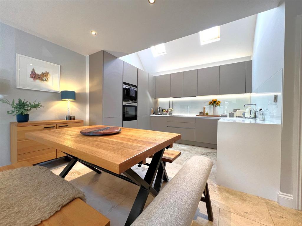 Kitchen 3.jpg