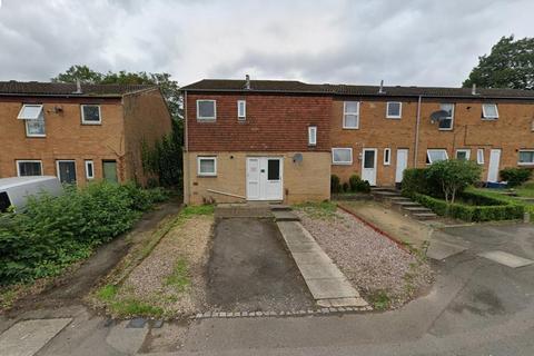 2 bedroom semi-detached house to rent, Mushroom Field Road, Northampton NN3