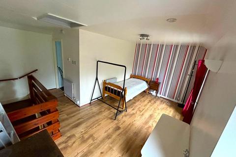 8 Glanllyn, Penrhyndeudraeth, LL48 6BS