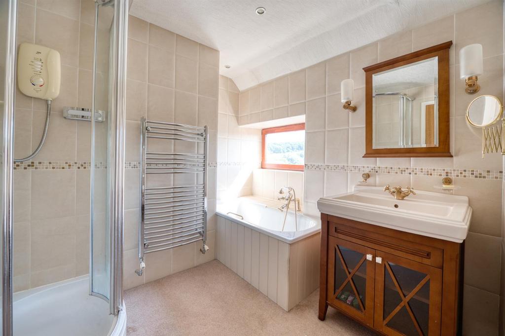 Bathroom - bath.jpg