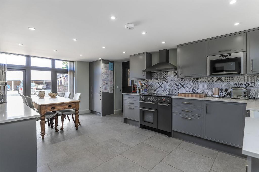 Kitchen/Dining Room