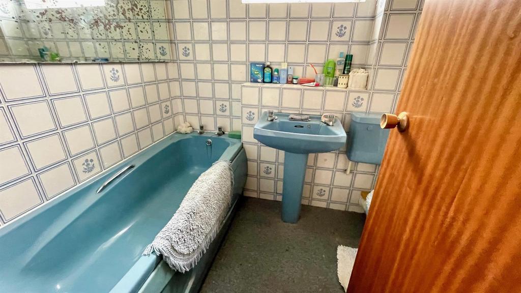 3 piece tiled bathroom
