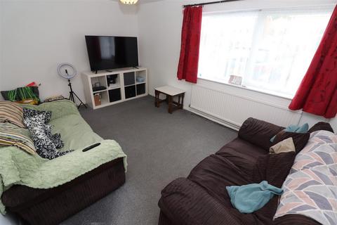 8 Abbotts Way, Rushden, NN10 9PL