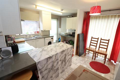 8 Abbotts Way, Rushden, NN10 9PL