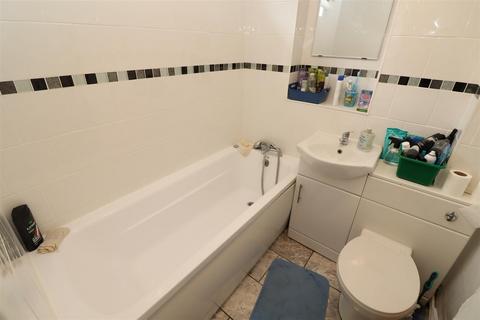 8 Abbotts Way, Rushden, NN10 9PL