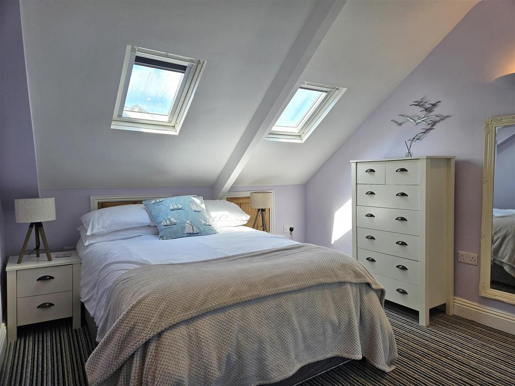 Principal bedroom