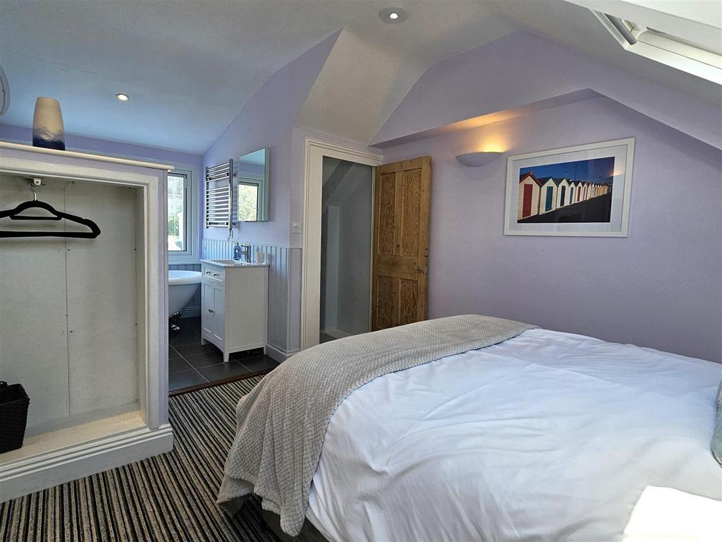 Principal bedroom