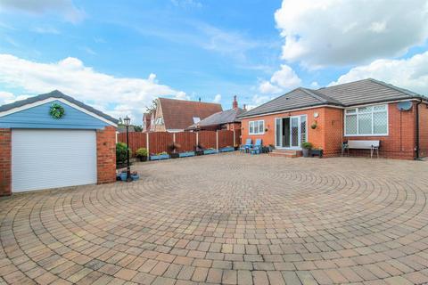 2 bedroom detached bungalow for sale, Holywell Lane, Castleford WF10